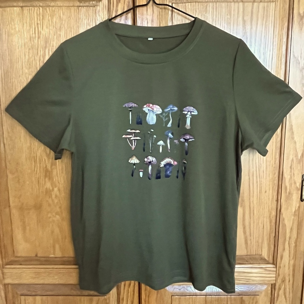 Women’s Olive Green short sleeve T-Shirt with Mushrooms. Size medium. NWOT
